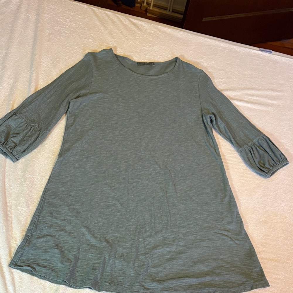 cut loose Slate Green Scoop Neck Tunic with Gathered Three-Quarter Sleeves - Picture 1 of 3